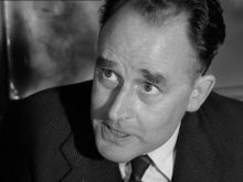 Bernard Lee