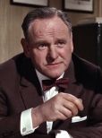 Bernard Lee