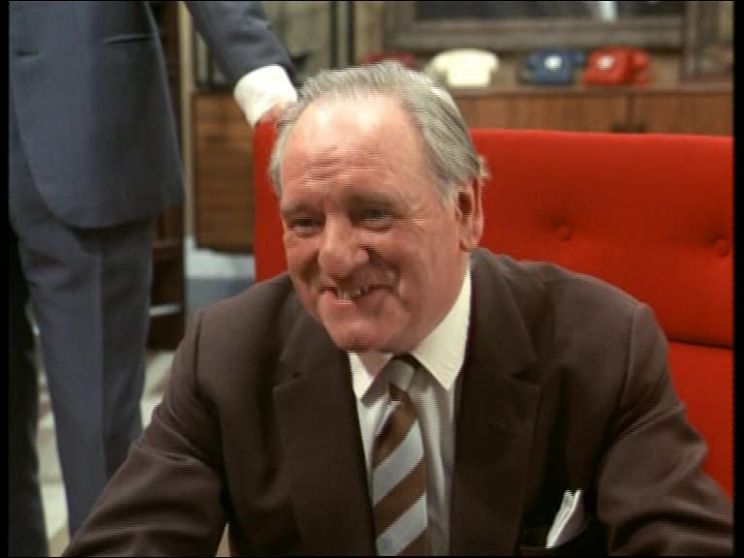 Bernard Lee