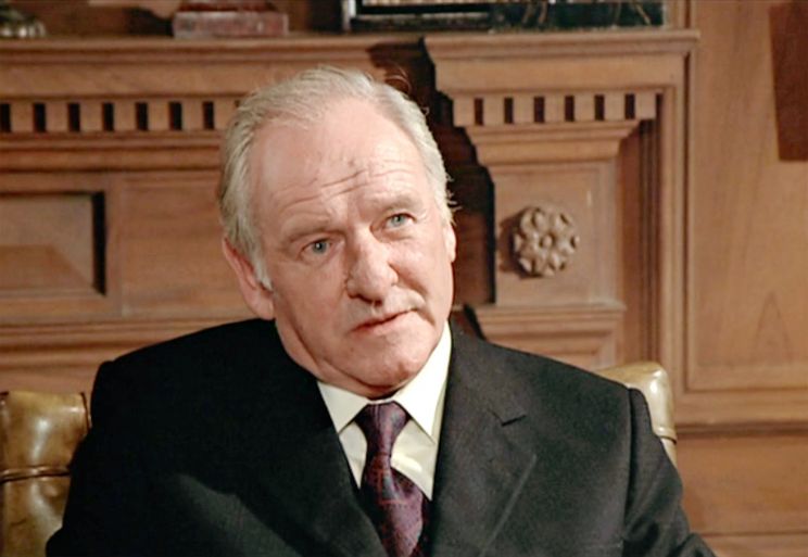 Bernard Lee