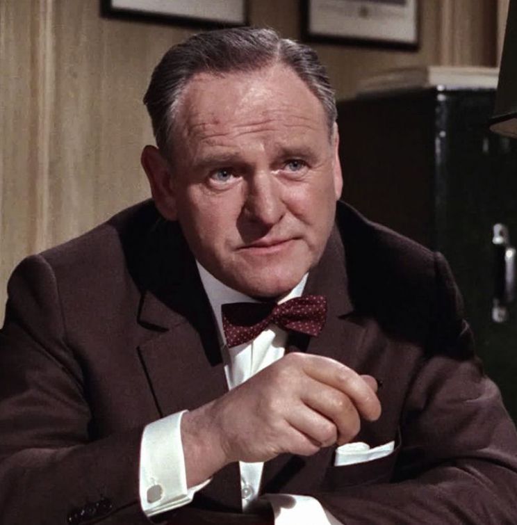 Bernard Lee