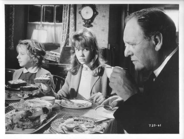 Bernard Lee
