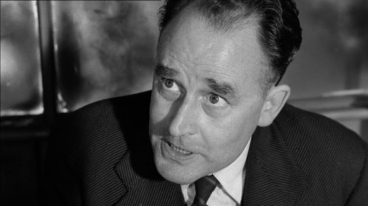 Bernard Lee