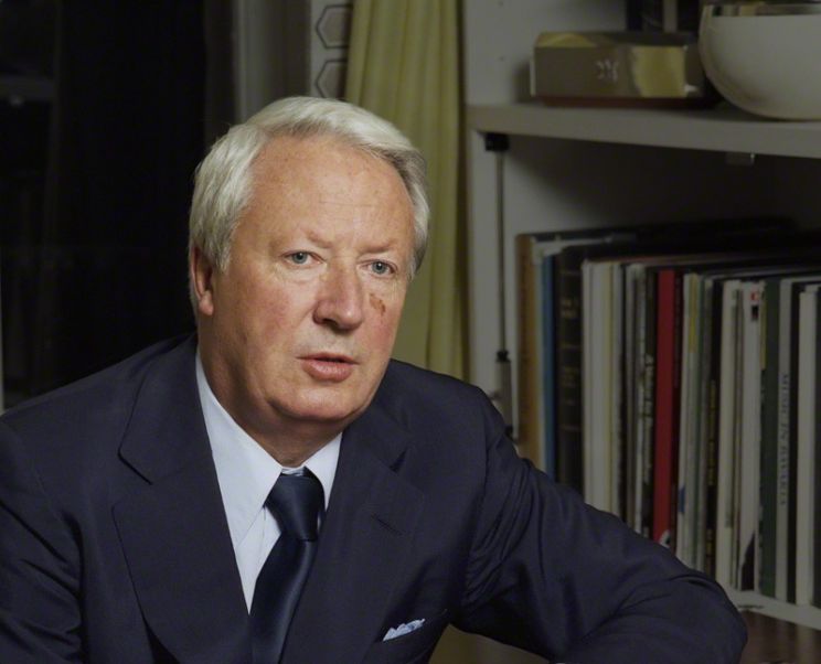 Bernard Lee