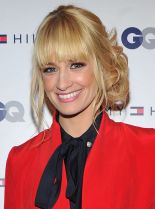 Beth Behrs photo