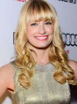 Beth Behrs photo