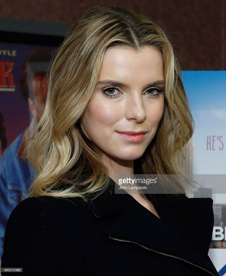 Betty Gilpin