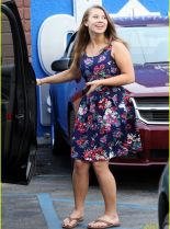 Bindi Irwin #726857 picture (Portrait Medium)