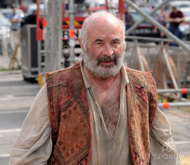 Bob Hoskins