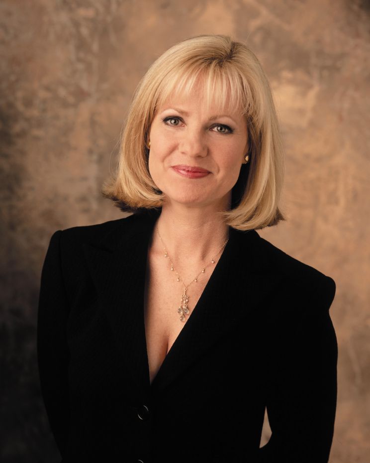 Browse and download High Resolution Bonnie Hunt's Picture