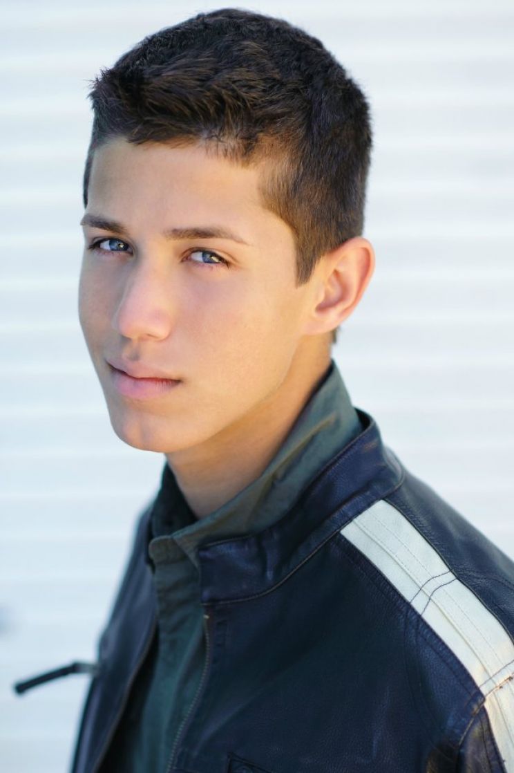 Brandon Larracuente торс