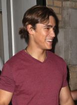 Brenton Thwaites photo