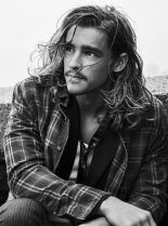 Brenton Thwaites photo