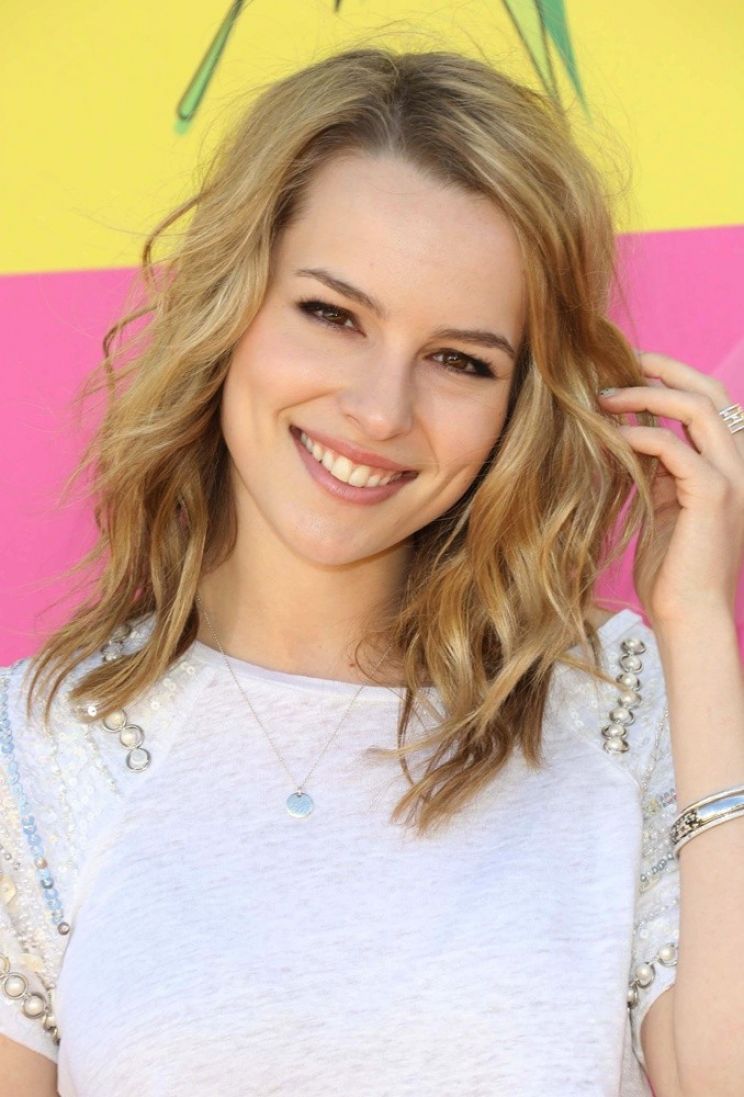 Browse and download High Resolution Bridgit Mendler's pictures