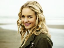 Britt Robertson