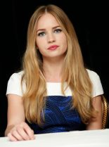 Britt Robertson #10065 picture (Portrait Medium)