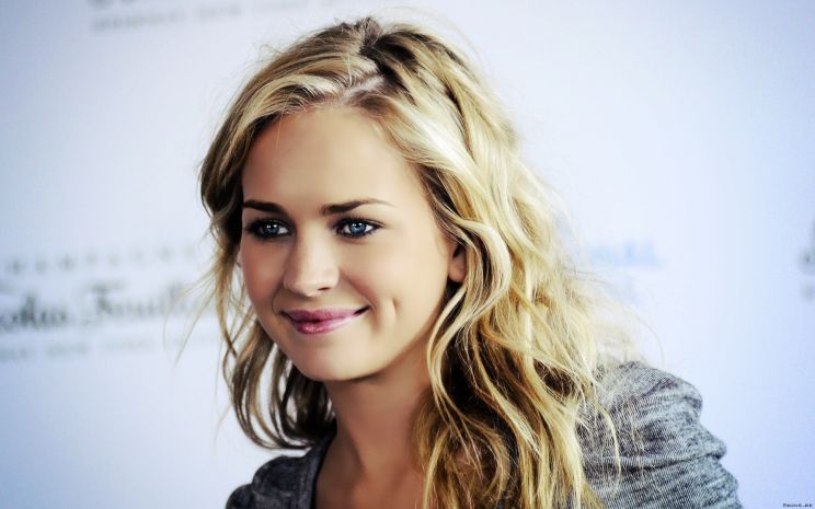 Britt Robertson