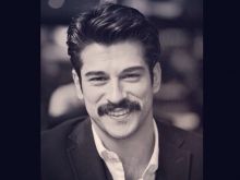 Burak Özçivit photo