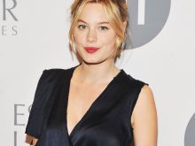 Camille Rowe photo