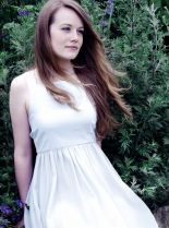 Cara Theobold photo