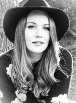 Cara Theobold photo