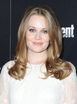 Cara Theobold photo
