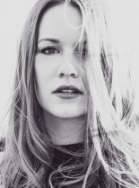 Cara Theobold photo