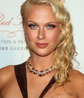 CariDee English