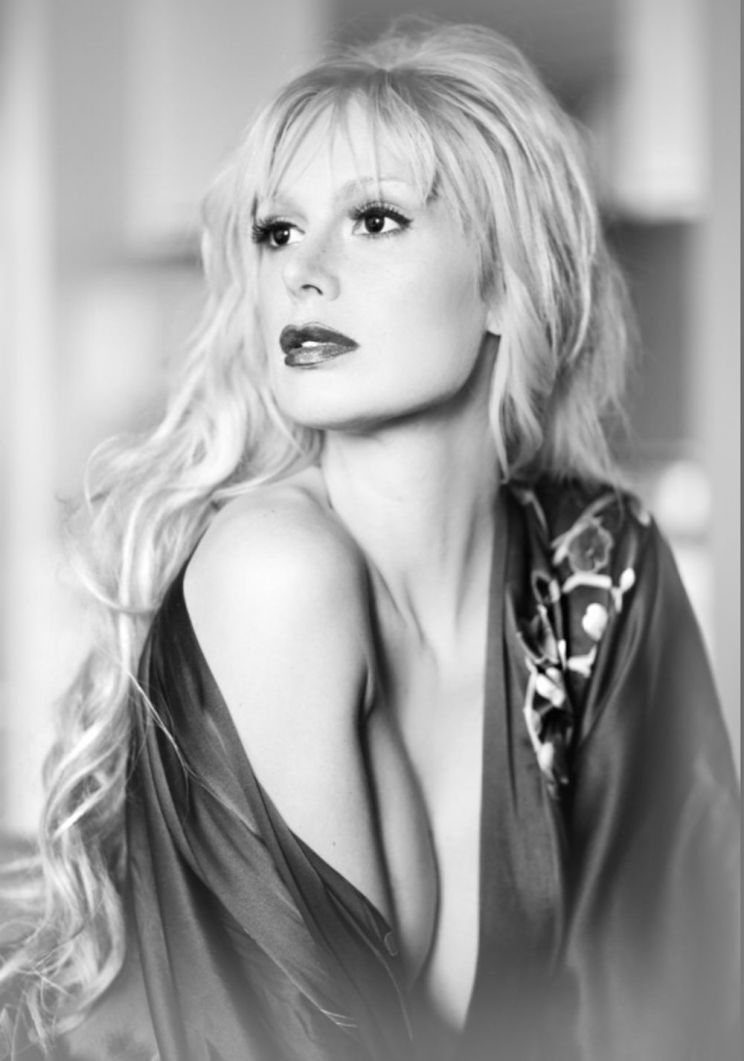 CariDee English