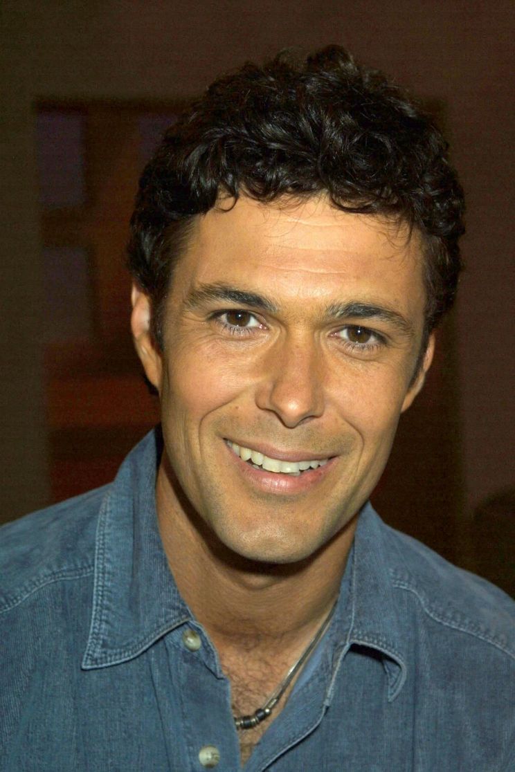 Carlos Bernard