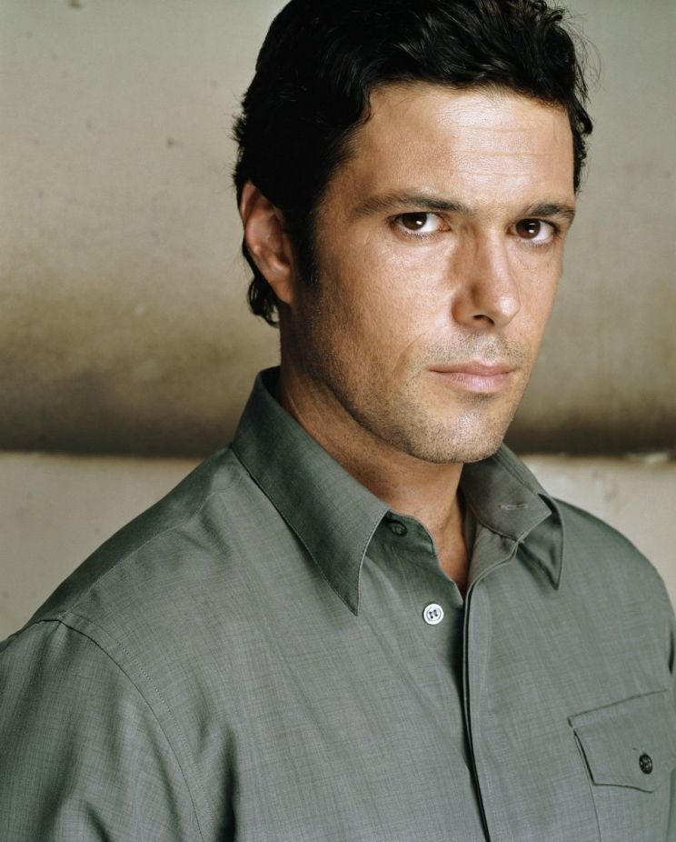 Carlos Bernard