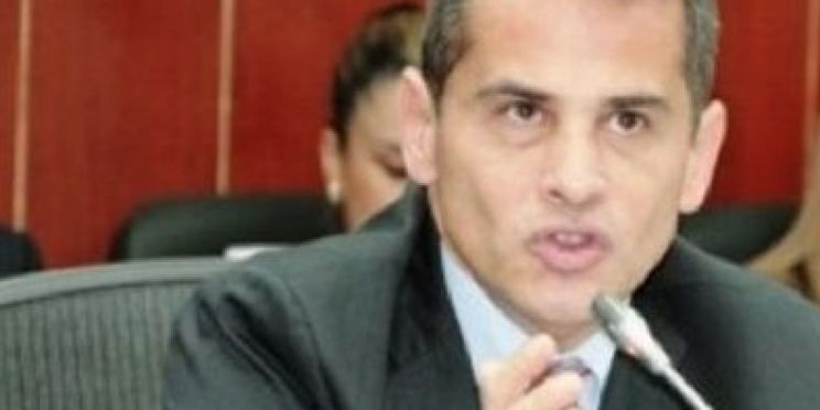 Carlos Ferro
