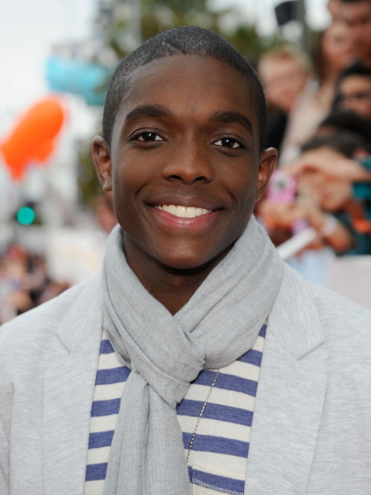 Carlos Knight