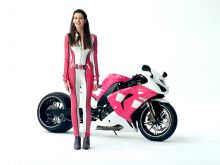 Carly Foulkes photo