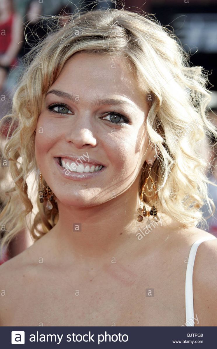 Carly Reeves
