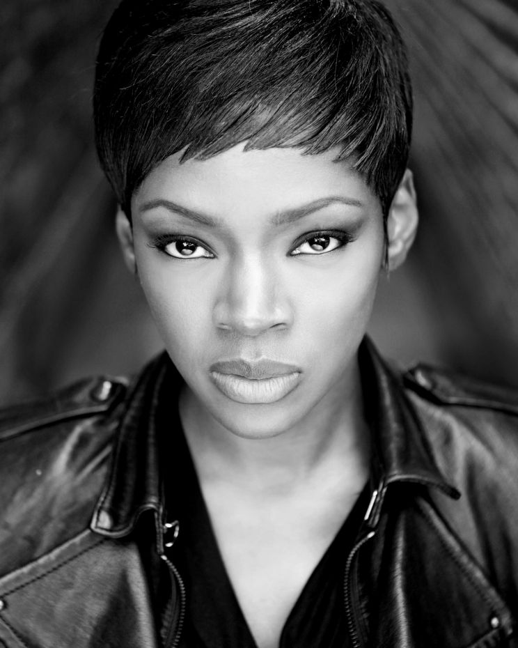 Caroline Chikezie