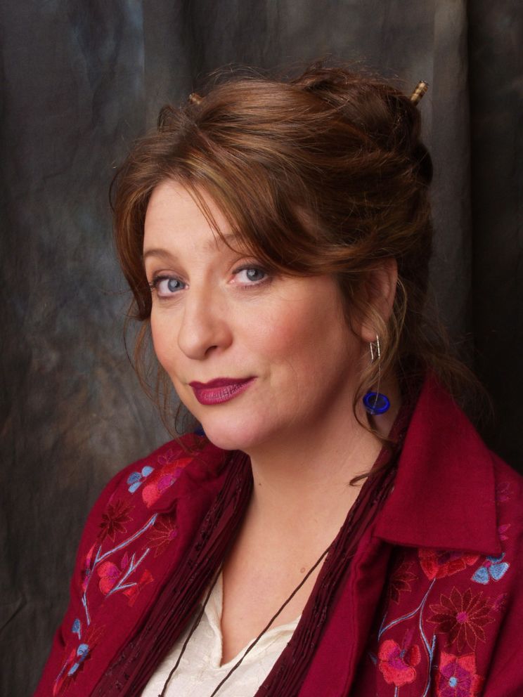 Caroline Quentin