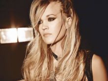 Carrie Underwood photo