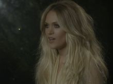 Carrie Underwood photo