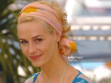 Cécile De France