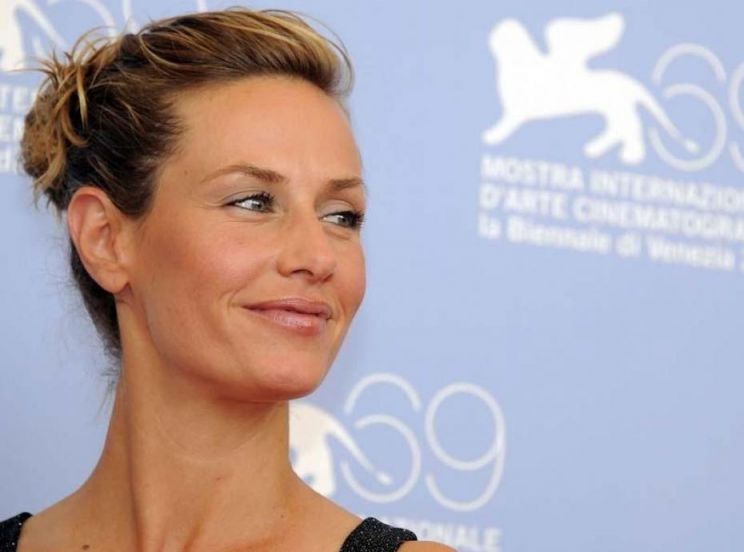 Cécile De France