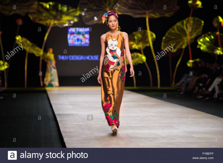 Chantal Thuy