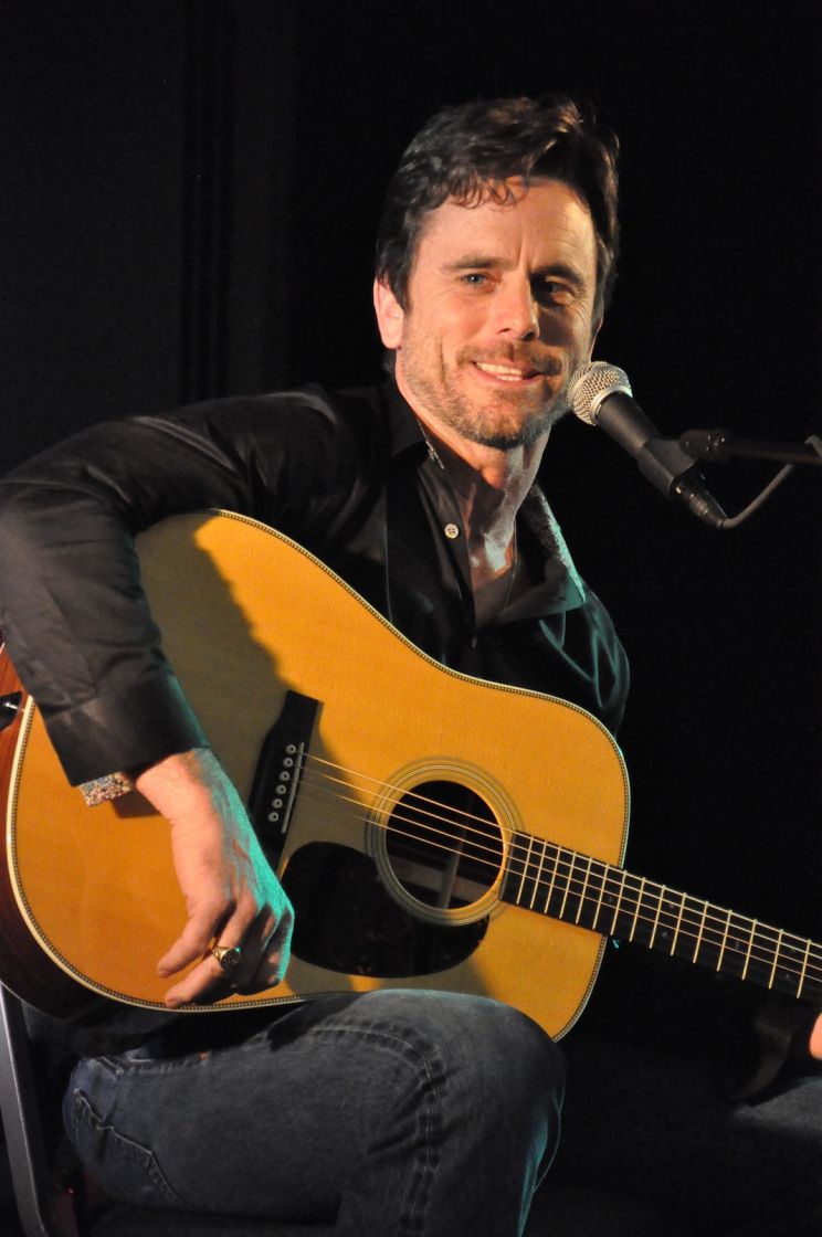 Charles Esten