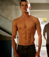 Charlie Carver