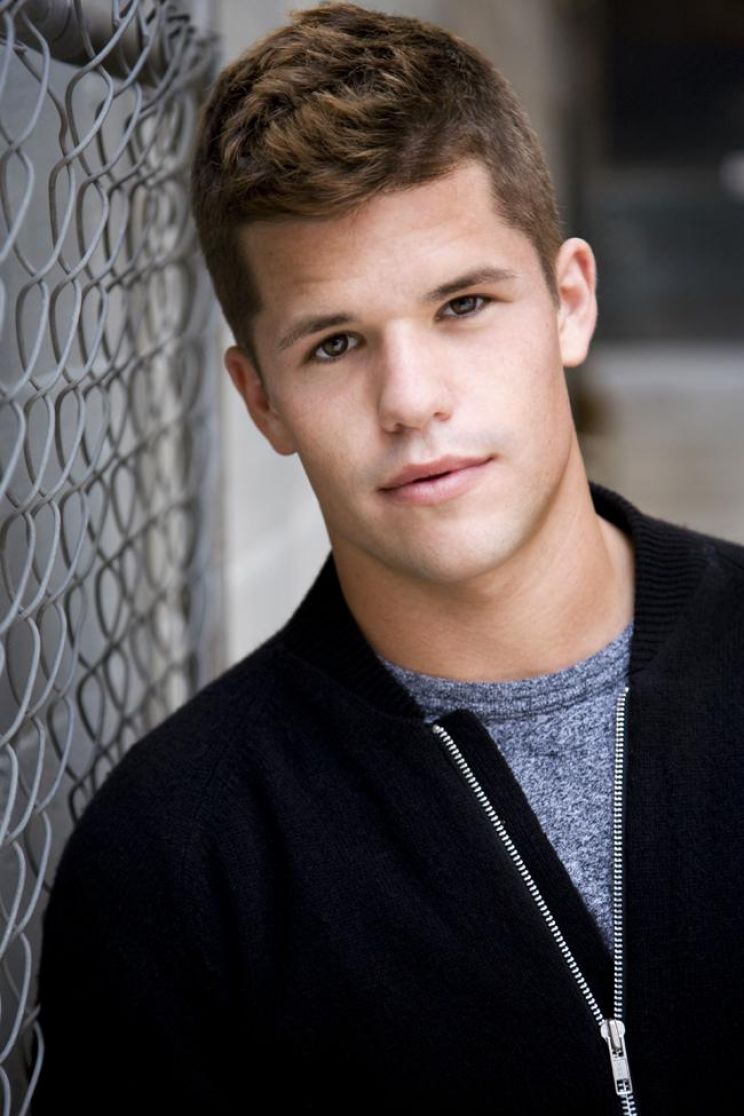 Charlie Carver