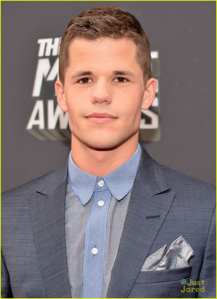 Charlie Carver