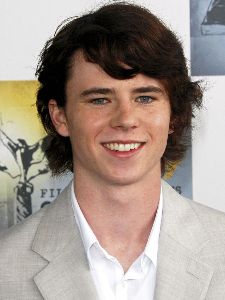 Charlie McDermott