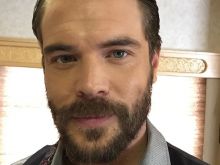 Charlie Weber photo