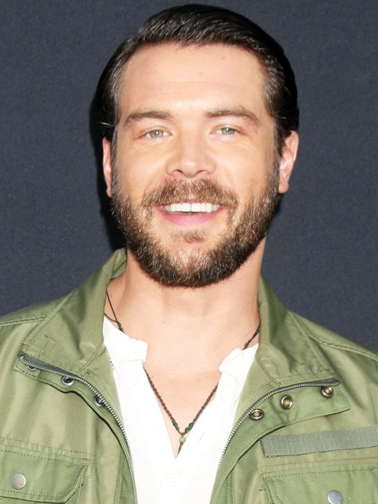 Charlie Weber