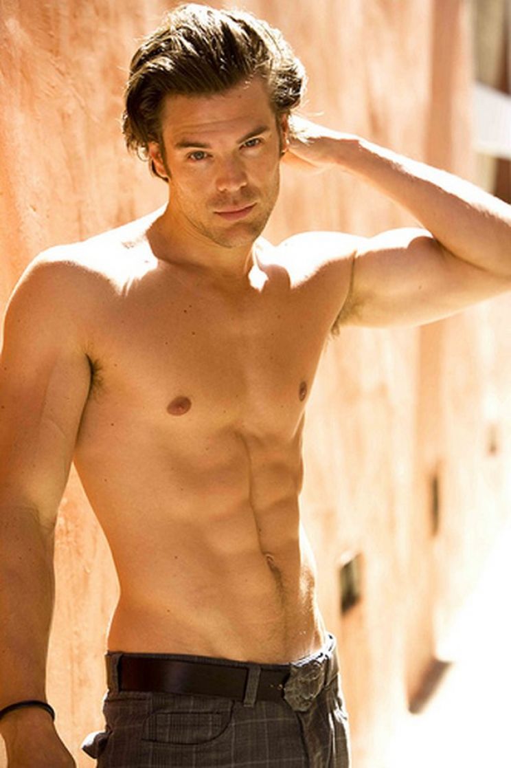 Charlie Weber